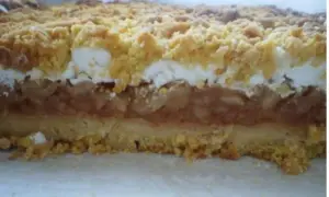 Szybkie ciasto z jabłkami i kruszonką przepis, który zachwyci gości