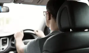Ile naprawdę zarabia kierowca Ubera w Polsce? Sprawdź koszty i zarobki