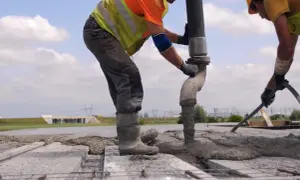 Ile betonu na strop? Kluczowe informacje i praktyczne obliczenia.
