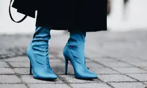 Buty z cholewką jak skarpetka – modny trend, stylizacje i gdzie je kupić