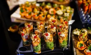 Jak wygląda catering do domu? Odkryj różnorodność i opcje dla Ciebie