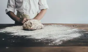 Jaka mąka na zakwas? Odkryj najlepsze rodzaje dla idealnego startera