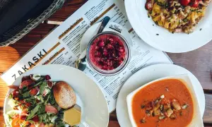 Gdzie zjeść w Busku-Zdroju? Odkryj najlepsze lokale gastronomiczne