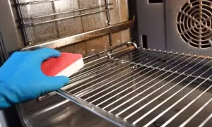 Jak wyczyścić piekarnik solą i pozbyć się przypaleń bez chemii