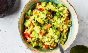 Z czym się je guacamole? Odkryj najlepsze połączenia smakowe