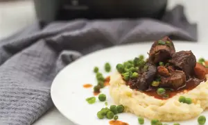 Jakie mięso wybrać do wołowiny po burgundzku, aby zachwycić smakiem?