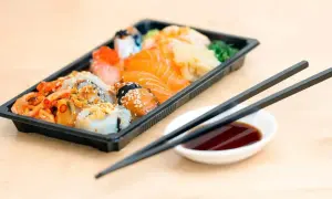 Jak jeść pałeczkami sushi: unikaj najczęstszych błędów i naucz się techniki