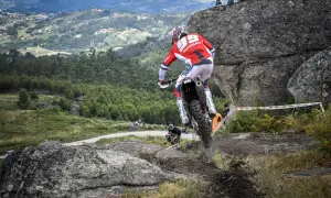 Super Enduro co to jest? Poznaj emocjonujący świat motocykli enduro