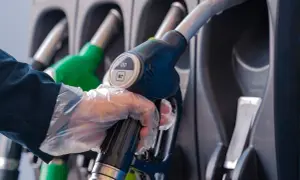 Czy ropa to diesel? Zrozum różnice i proces rafinacji paliw