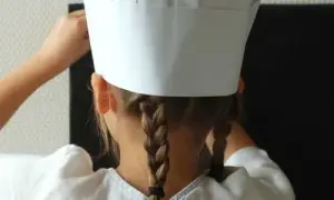 Jak zrobić czapkę kucharską z papieru - prosty tutorial krok po kroku