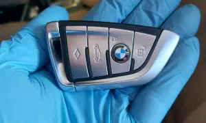 Jak wymienić baterie w kluczyku BMW - proste kroki i porady