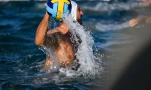 Ile trwa mecz piłki wodnej? Prawdziwy czas gry i przerwy w akcji