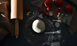 Jakie drożdże do pizzy wybrać, aby uniknąć zakalca?