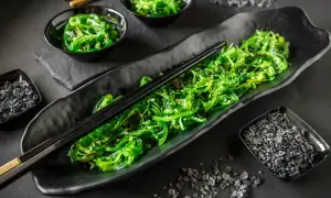 Gdzie kupić sałatkę wakame? Oto najlepsze miejsca i ceny