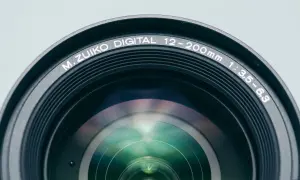 Czy warto kupić jasny obiektyw? Odkryj jego prawdziwe zalety i wady