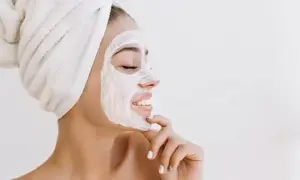 Co daje peeling enzymatyczny? Odkryj jego niesamowite efekty na skórę