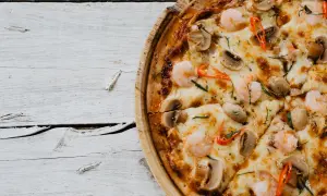 Szybki przepis na ciasto na pizzę, które nie wymaga wyrastania