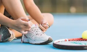 Jakie buty do tenisa wybrać, aby poprawić swoją grę?