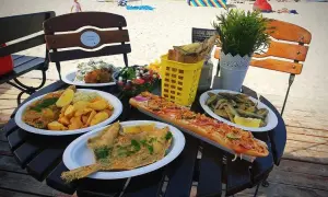 Gdzie zjeść w Dębkach? Najlepsze restauracje i smaki na wyciągnięcie ręki