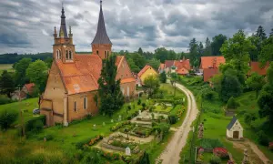 Parafia Węglewo: Co warto zobaczyć i zwiedzić w miejscowości Węglewo?