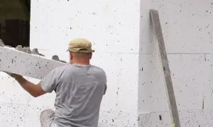 Jak przyklejać styropian - uniknij najczęstszych błędów i zyskaj trwałość