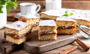 Czy szarlotka to jabłecznik? Odkryj różnice między nimi