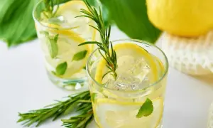 Pyszne drinki z cytrynówką, które zaskoczą Twoich gości
