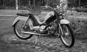 Jak wygląda motorower? Poznaj jego cechy i różnice z innymi pojazdami