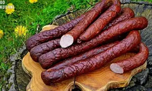 Kiełbasa dziadka Tadka – tradycyjny przepis na smakowitą kiełbasę