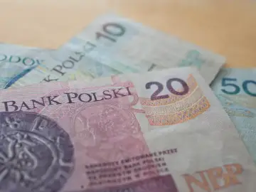 Polskie banknoty 10, 20 i 50 zł. Idealne na wynagrodzenie za urlop i wakacyjne wydatki.