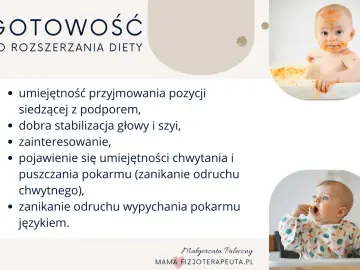Uśmiechnięte 6 miesięczne dziecko z jedzeniem na twarzy i drugie dziecko próbujące samodzielnie jeść. Gotowość do rozszerzania diety.