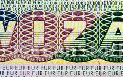 Fragment wizy z napisem "WIZA" i symbolami waluty. Wjazd do Armenii to marzenie wielu podróżników.
