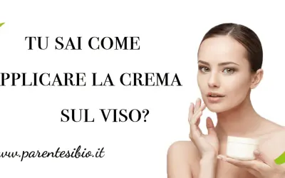 Donna con crema viso in mano, testo: "Tu sai come applicare la crema sul viso?".