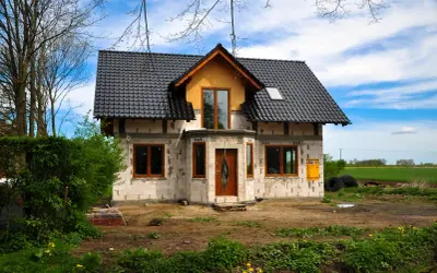 Sprzedaż działki rolnej: Jak uniknąć podatku PIT? 3 kluczowe zasady
