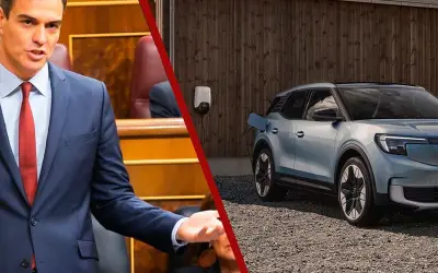 Pedro Sánchez en el Congreso, mientras un coche eléctrico espera su turno en la lista de espera del plan moves iii.