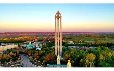 La Lanzadera del Parque de Atracciones: emoción y seguridad en cada caída