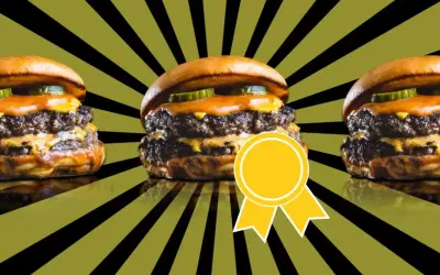 Tres jugosas hamburguesas de **Champions Burger Zaragoza**, con doble carne y queso fundido, listas para ser devoradas. ¡Un premio para tu paladar!