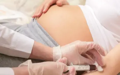Toma de muestra para test prenatal no invasivo, un avance en la seguridad social para futuras mamás.
