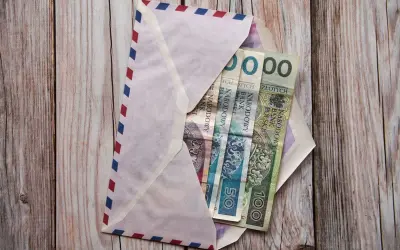Ile dać na komunię? Poradnik babci: kwoty i pomysły na prezent