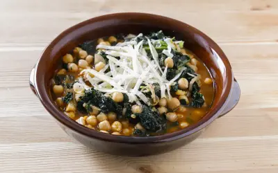 Minestra Cavolo Nero e Ceci: Ricetta Tradizionale Facile e Veloce