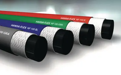 Jak dobrać odpowiednie węże hydrauliczne do maszyn budowlanych i rolniczych? Zobacz różne rodzaje węży: niebieskie, czarne, żółte i z końcówkami.