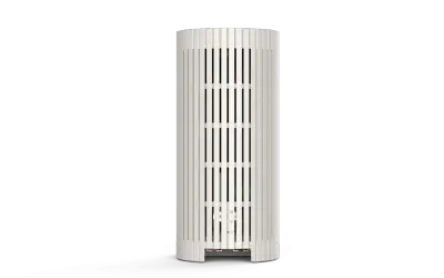 En vit, vertikal router med ribbad design. Styr ditt nätverk enkelt med telia smart wifi app.