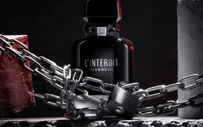 L'Interdit Intense Givenchy, zamknięty w łańcuchach i kłódce, symbolizuje zakazaną, intensywną moc zapachu.