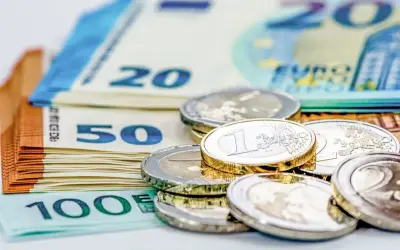 Ile euro przez granicę? Limit 10 000 € i zasady zgłaszania gotówki