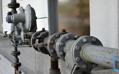 Rurociąg z zaworami i reduktorami ciśnienia. Jak sprawdzić czy działa zawór różnicowy?