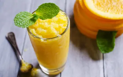 Orzeźwiająca pomarańczowa granita, idealna na upalne dni. Ten prosty granita przepis to gwarancja smaku.