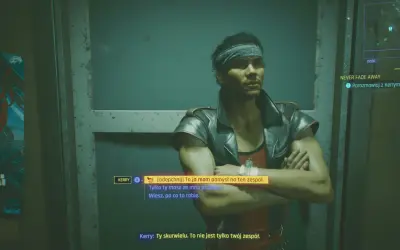 Cyberpunk czynnik ludzki: Kerry, z opaską na głowie i w skórzanej kurtce, dyskutuje o zespole. Jego wyraz twarzy sugeruje napięcie.