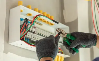 Ile zarabia elektryk w Polsce? Zaskakujące różnice w wynagrodzeniach
