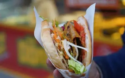 25 000 kebabów w Polsce! Dlaczego Polacy je tak kochają?