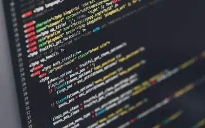 Fragment kodu PHP, który ilustruje zasady programowania. Widać tu zmienne, warunki i funkcje.